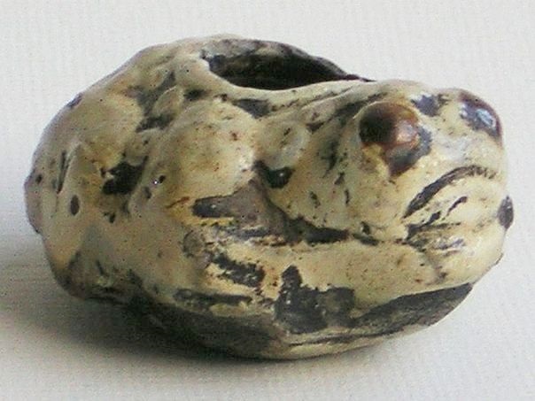 Porcelain washer in the shape of a toad - (8364)